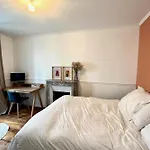 Cosy bright apartment near Épinettes