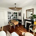 Cosy Bright Apartment Near Epinettes